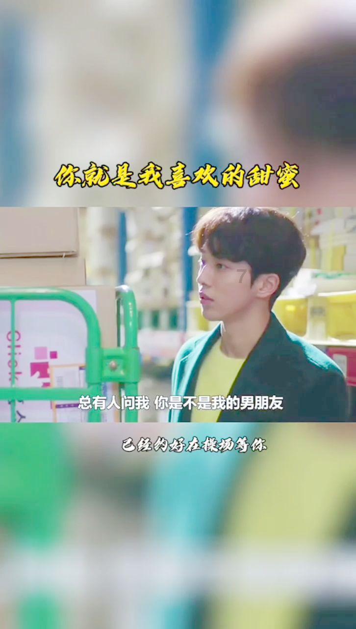 云南一高速突发山体滑坡,行驶车辆被巨石砸中!有人受伤