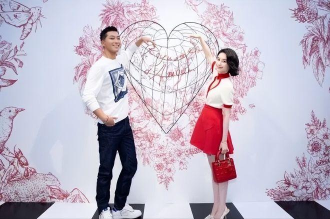 是谁惩治了官绅和巫婆当然是足智多谋的西门豹照样子写句子？游戏画面