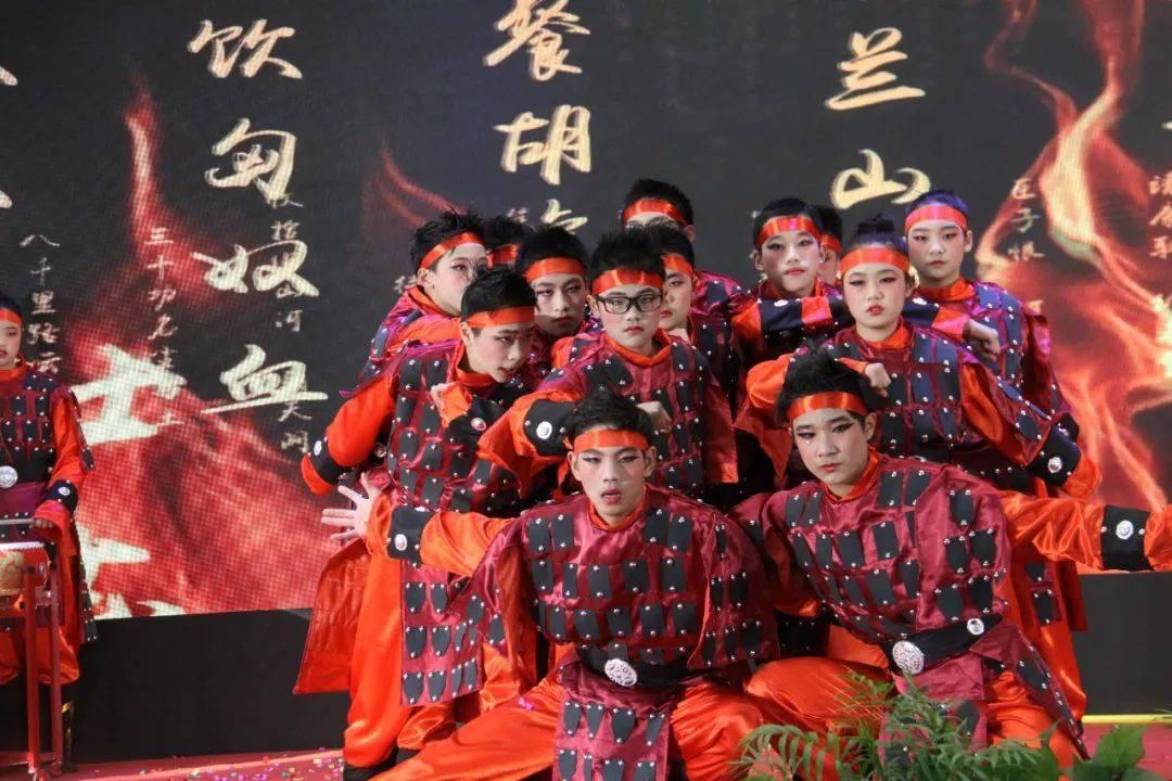 小猫钓鱼游戏龙王版有船