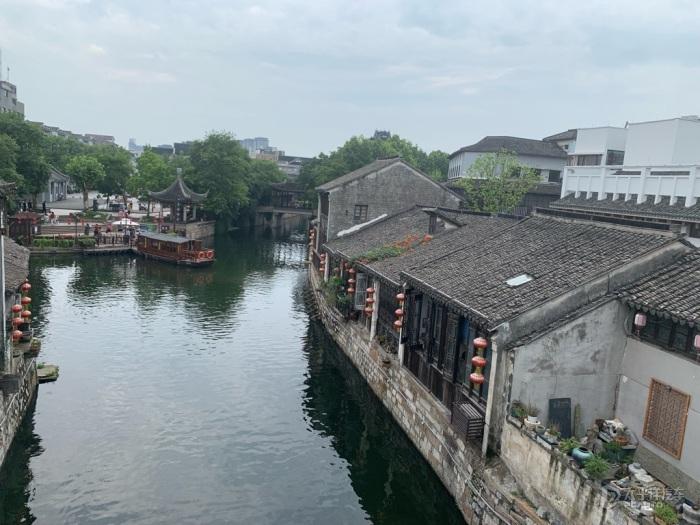 为什么会长湿疹和荨麻？游戏画面